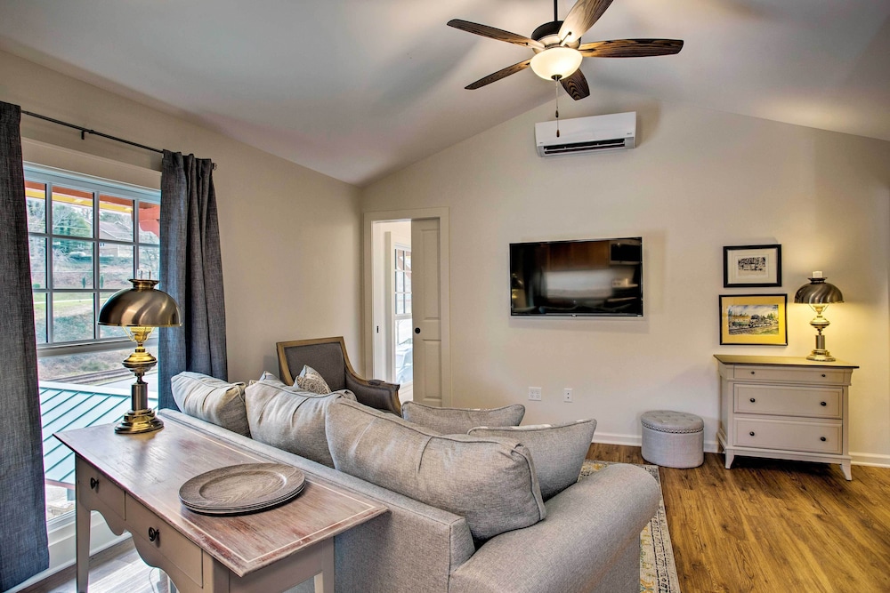 Walk To Dining Saluda Main Street Retreat 17920488 — Saluda