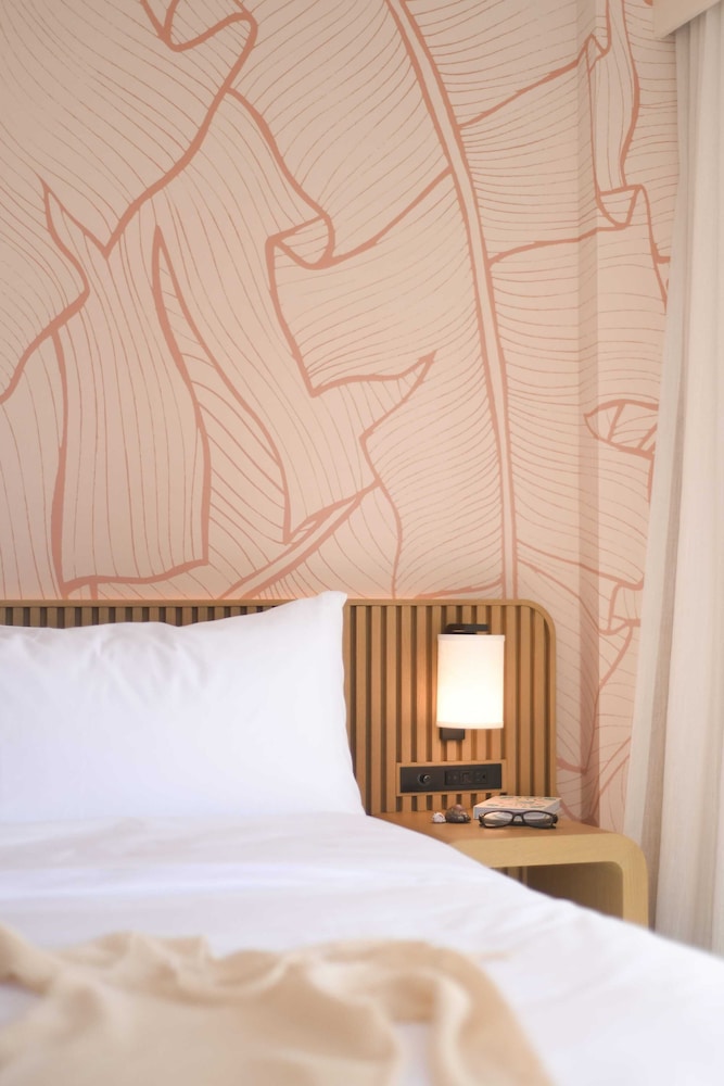 The Ambassador Hotel of Waikiki Tapestry Collection by Hilton - photo 36