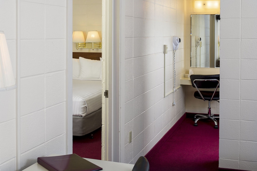 Finlen Hotel and Motor Inn - photo 13