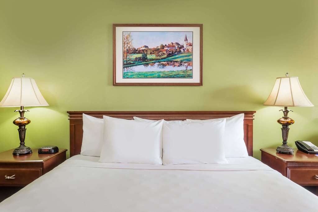 Baymont by Wyndham Waycross - photo 13