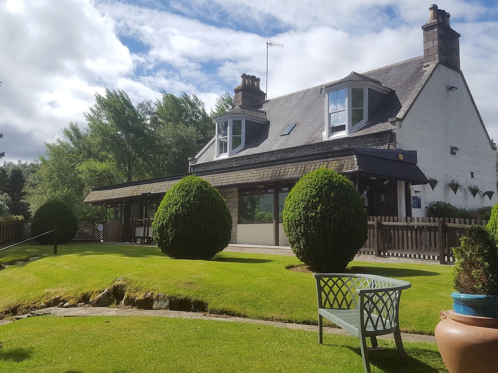Moorfield House Hotel — 4-Star Luxury Hotel in Aberdeen, United Kingdom