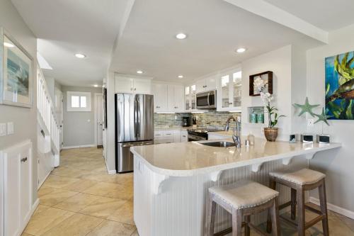 Renovated 2br Condo with Ocean Views Alekona Kauai — 4-Star Luxury Hotel in Koloa, United States