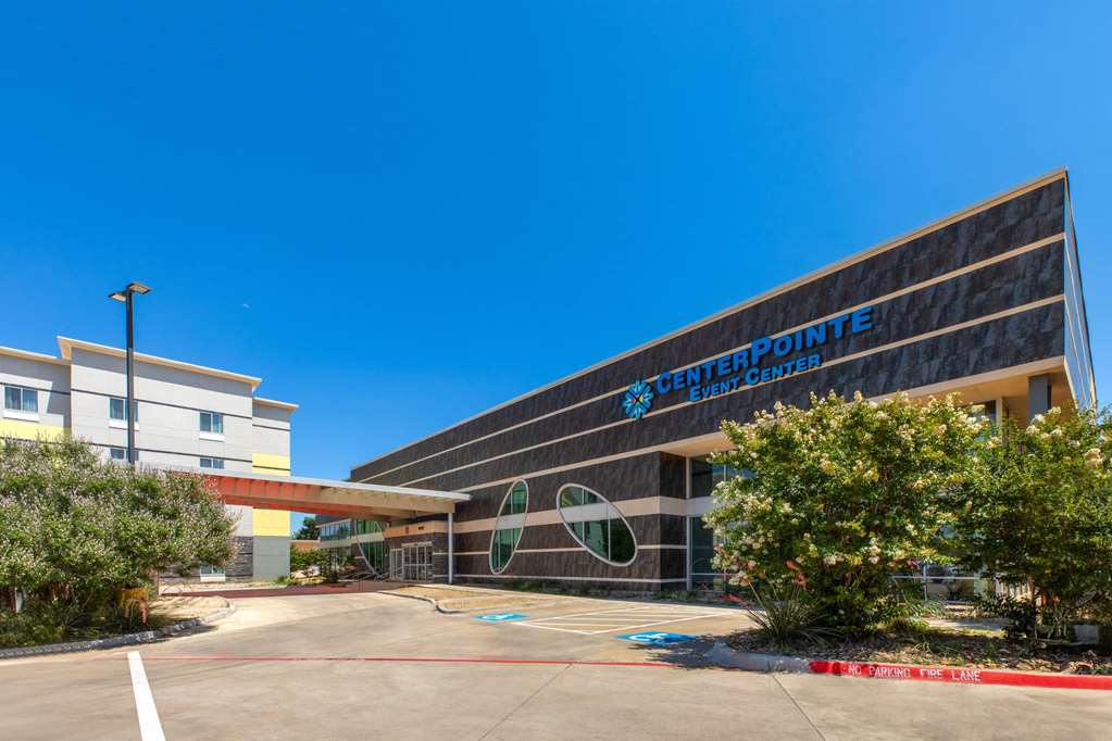 Days Inn & Suites by Wyndham Lubbock Medical Center - photo 4