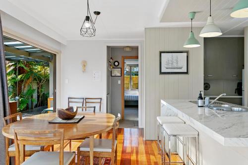 Private home The Maple Tree close to lake and town centre — 4-Star Luxury Hotel in Taupo, New Zealand