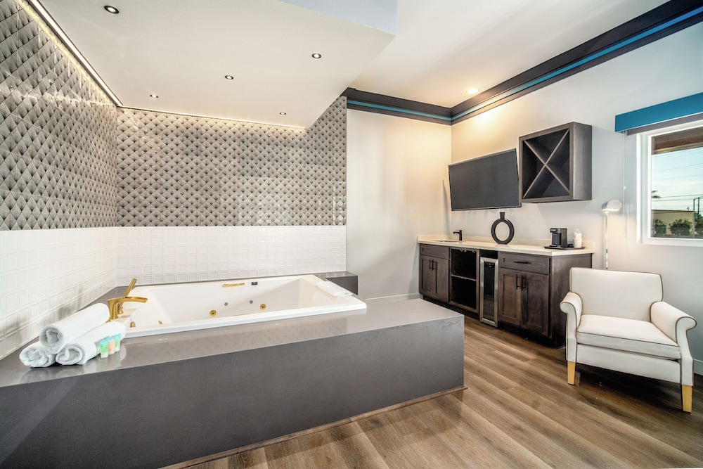 Aspire Inn Studios & Spas - photo 43
