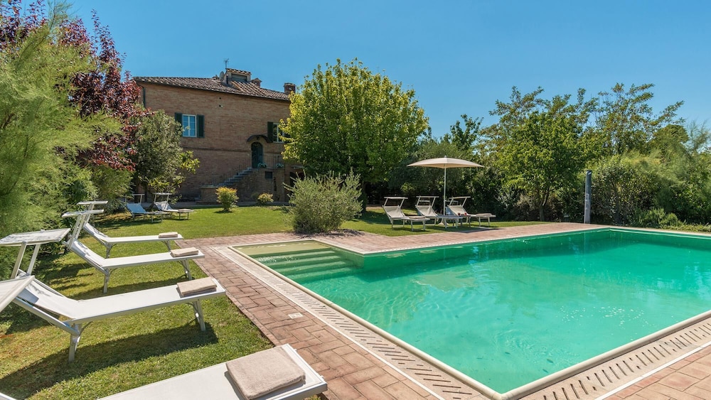 Finestra Su Siena 16 — 4-Star Luxury Hotel in Siena, Italy