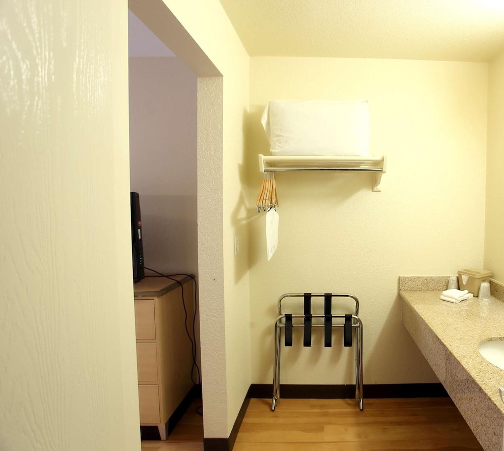 California Inn & Suites Rancho Cordova Sacramento - photo 13
