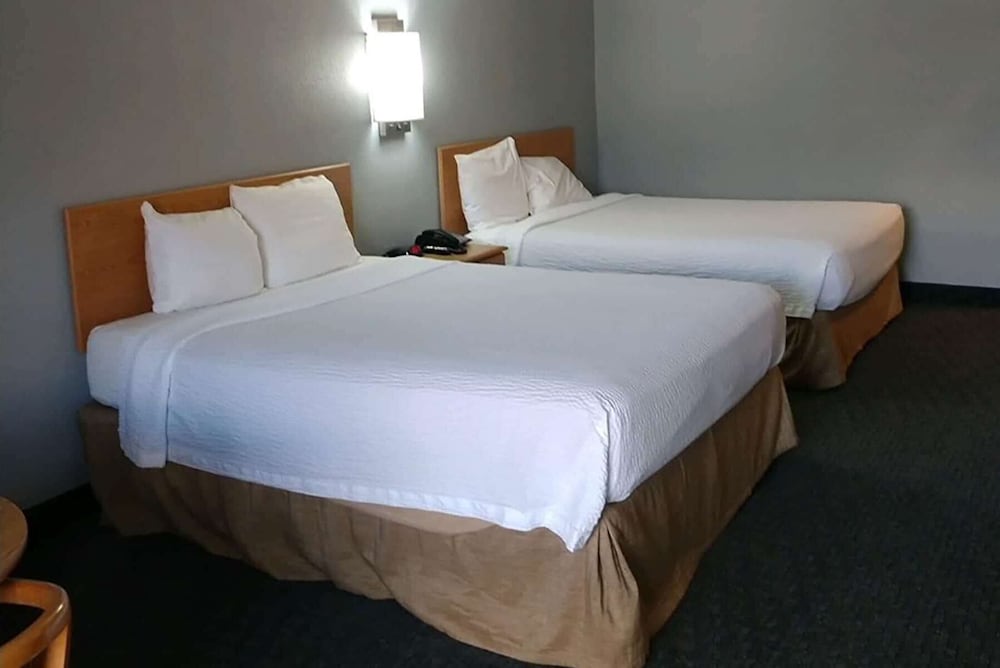 Days Inn by Wyndham Waynesville NC - photo 5