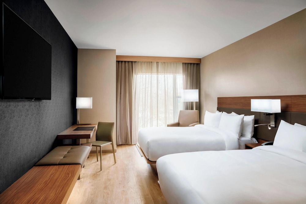 AC Hotel by Marriott Chapel Hill Downtown - photo 8