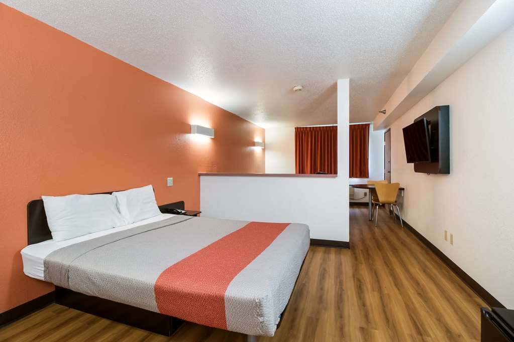 Motel6 Davenport IA - photo 9