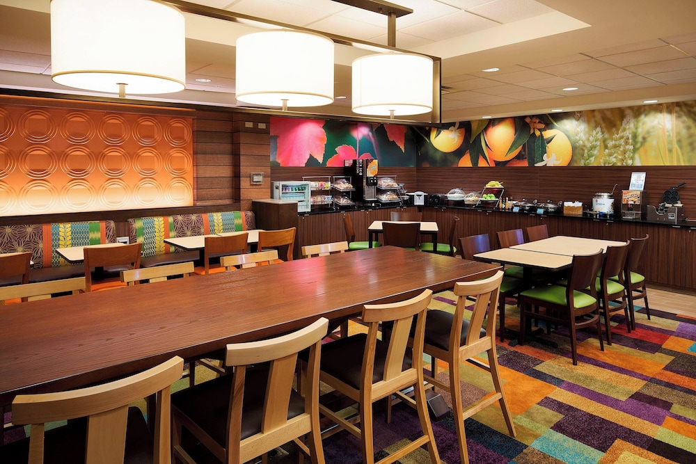Fairfield Inn and Suites by Marriott Chicago Midway Airport - photo 17