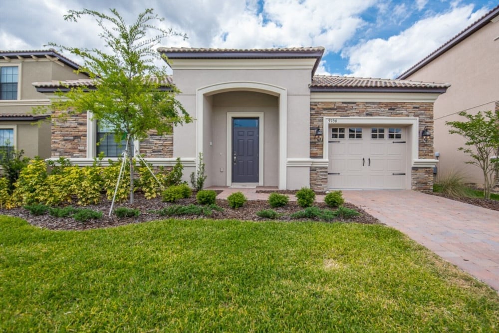 Spacious 6BR6BA Vacation Home with Private Pool CG1516 — 4-Star Luxury Hotel in Davenport, United States