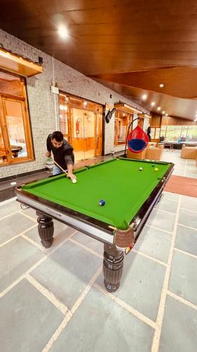 Smugglers Resort Hotac Heatedrooms Mountainview Wholemanaliview — Manali