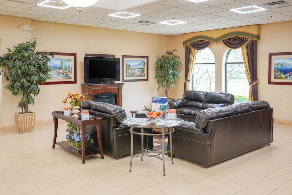 Quality Inn & Suites Coldwater near I 69 - photo 4
