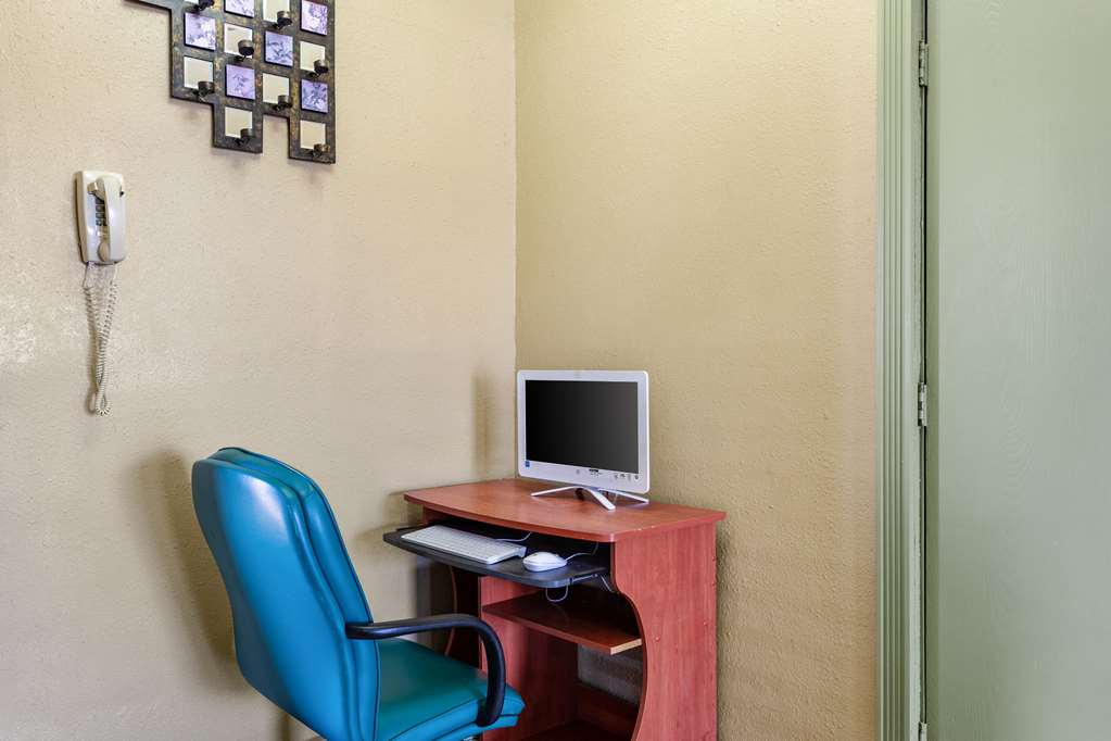 Rodeway Inn Farmington - photo 27