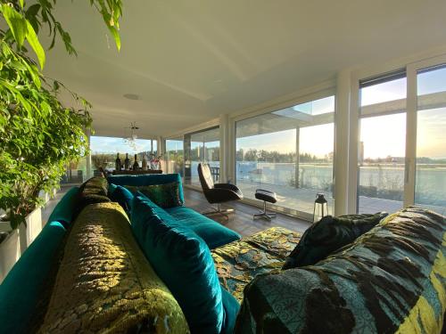 Luxusloft mit warmem Outdoor Whirlpool — 4-Star Luxury Hotel in Muhleberg, Switzerland