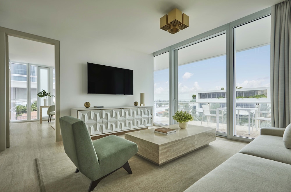 Four Seasons Hotel at The Surf Club - photo 27