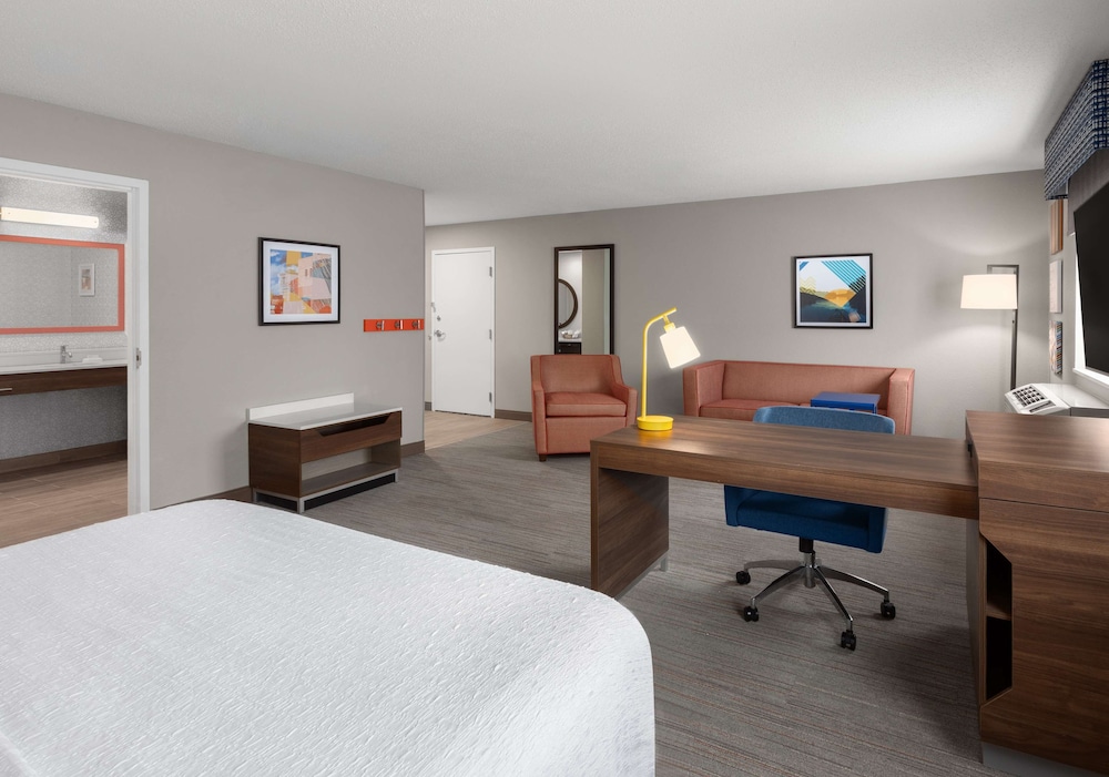 Hampton Inn & Suites Saginaw - photo 9