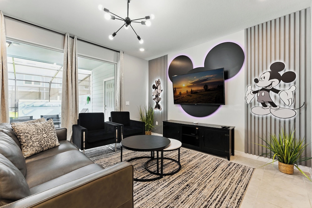 Fantasy Themed Fun With Pool & Resort Access - last minute hotel in Davenport