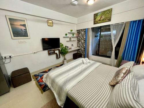 Shubhlaxmi Studio Apartment with sit out Linking rd