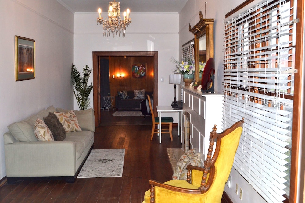 Walk to Downtown Scene in Lafayette, United States