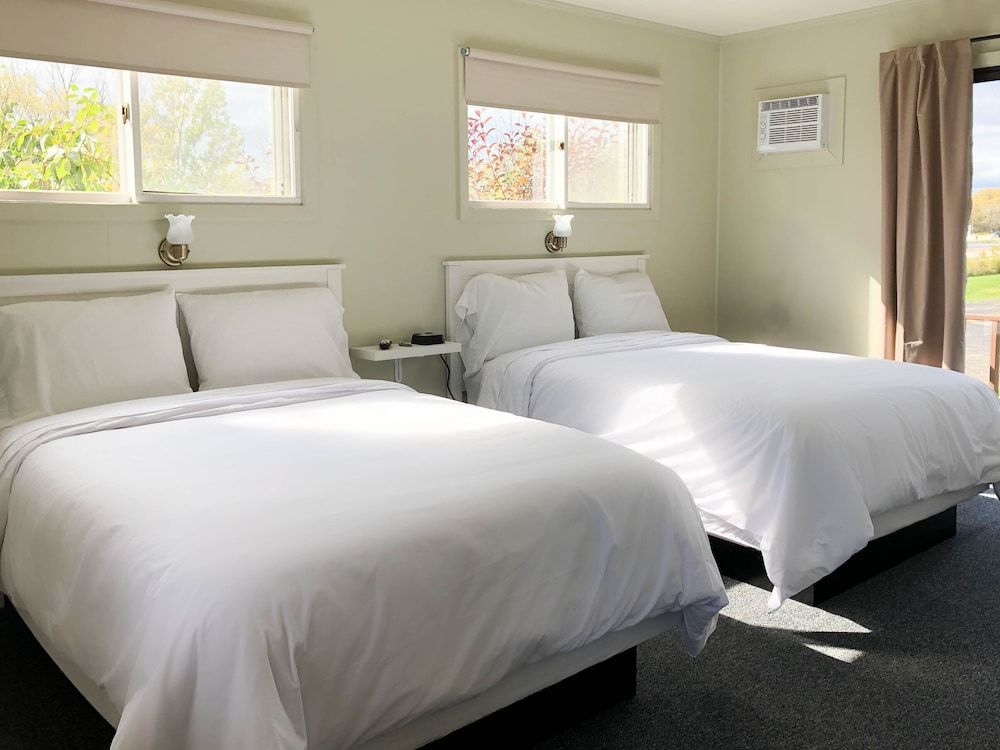 The River Hills Motel Algoma WI Near Door County - photo 19