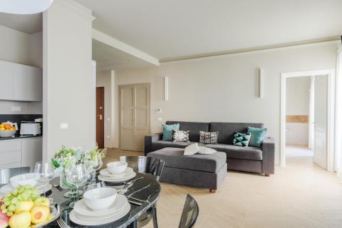 Pinoli Modern Apartment with Elevator and Balcony — 4-Star Luxury Hotel in Lucca, Italy