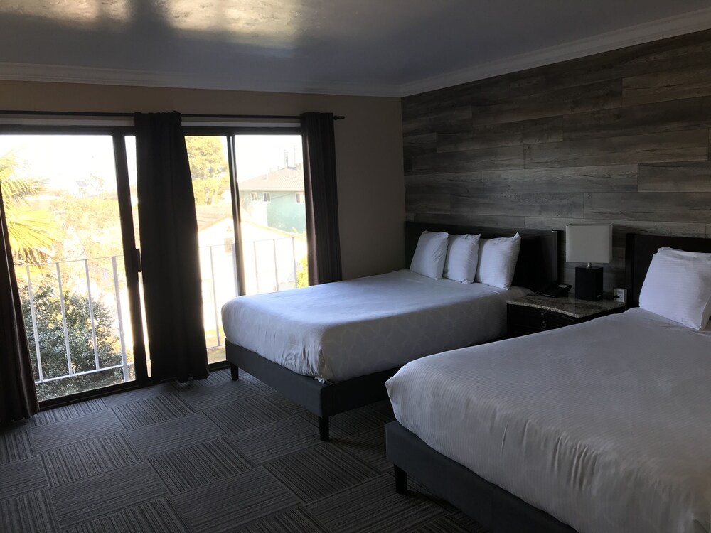 Inn By the Bay Monterey - photo 11