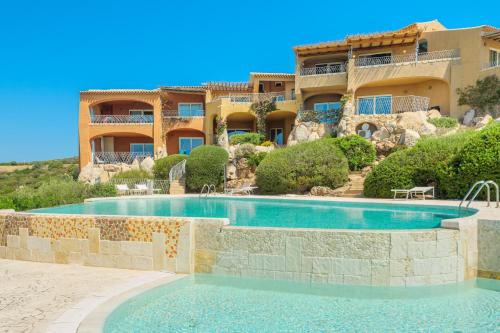 Appartamento Smeralda Sherdenia Luxury Apartments — 4-Star Luxury Hotel in Golfo Aranci, Italy