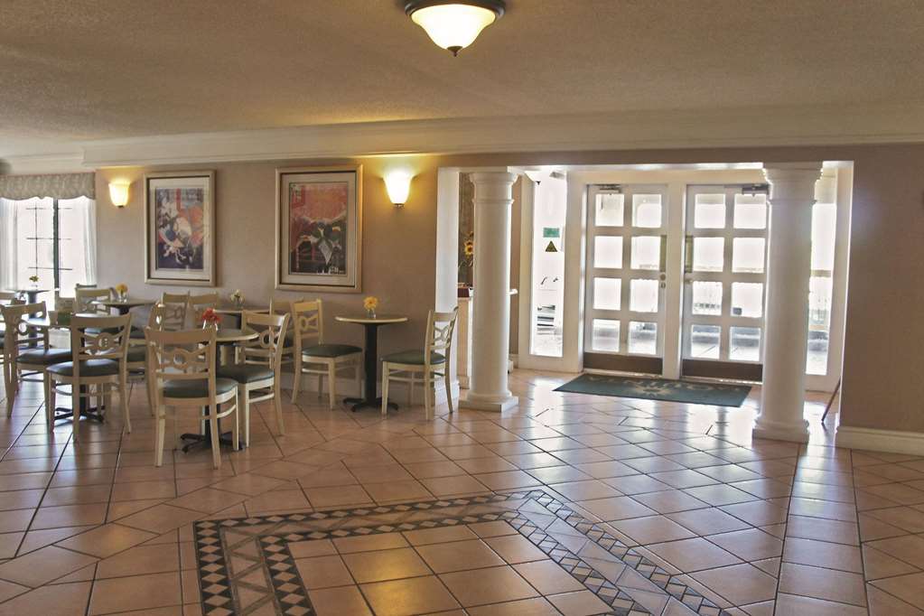 La Quinta Inn by Wyndham Albuquerque Airport - photo 6