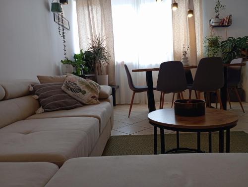 Apartman M&M — 4-Star Luxury Hotel in None, Croatia