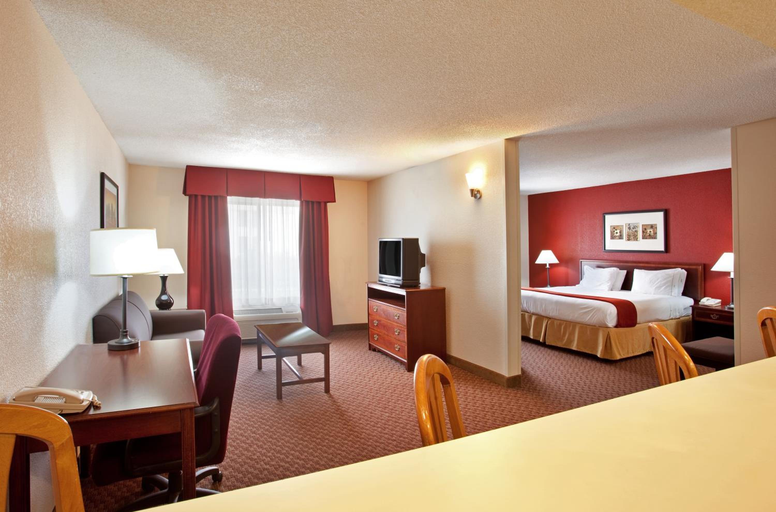 Baymont by Wyndham Merrillville - photo 37