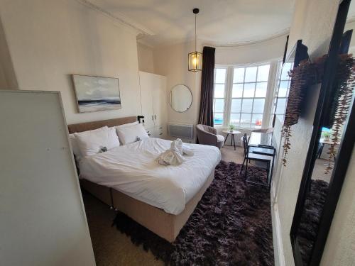 Sea View flat 2 with Fast WiFi and FREE parking