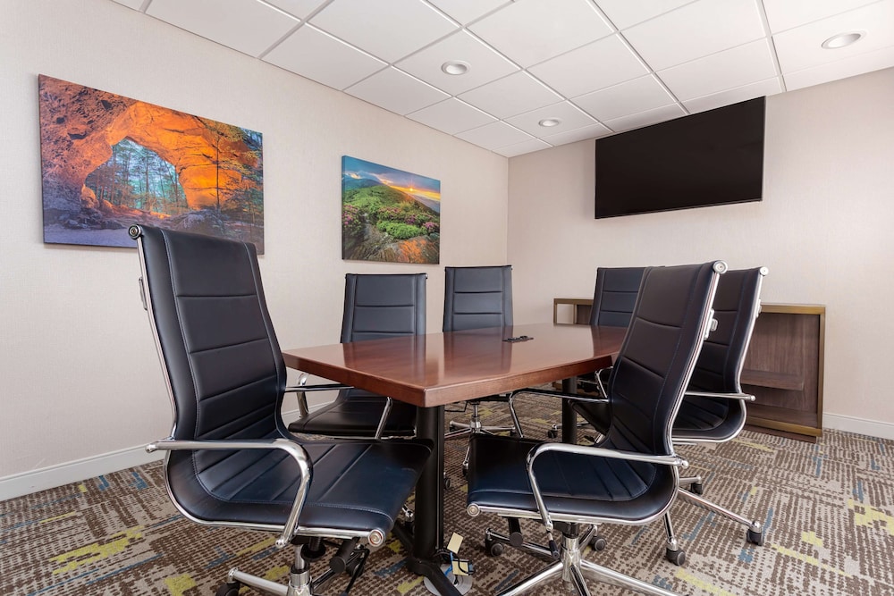 Hampton Inn Kingsport - photo 29