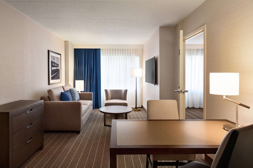 Embassy Suites Boston Logan Airport - photo 20