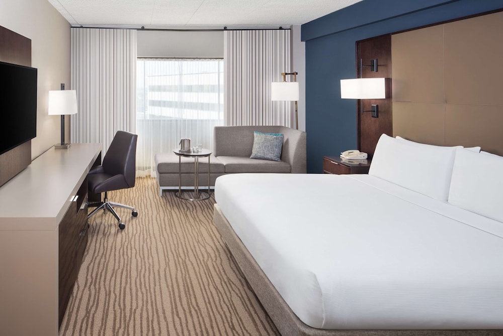 DoubleTree by Hilton Hotel Newark Airport - photo 11