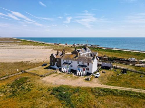 Coastguards Beach House — 4-Star Luxury Hotel in Camber, United Kingdom