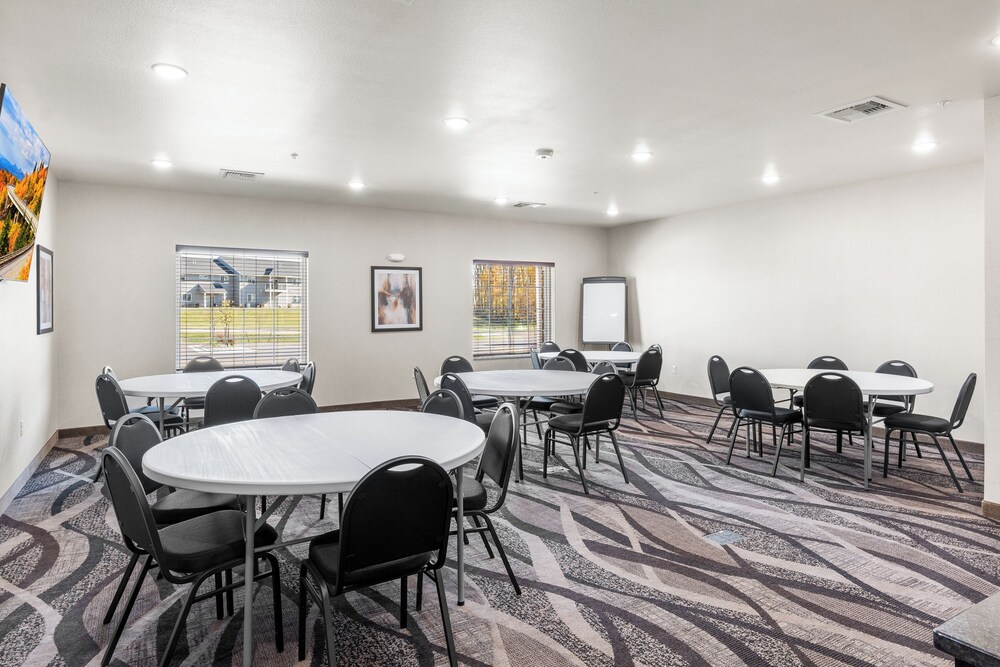 Cobblestone Hotel & Suites Denmark Green Bay - photo 35