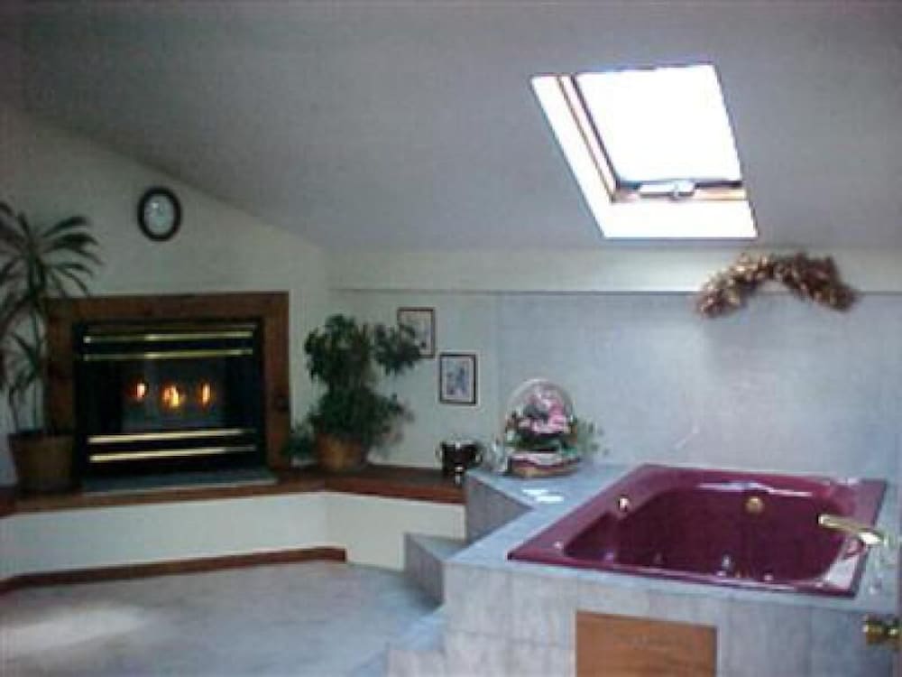 Sturbridge Country Inn - photo 11