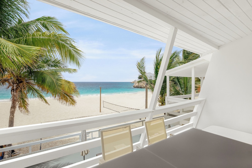 Cocovaa in Unknown City, Sint Maarten