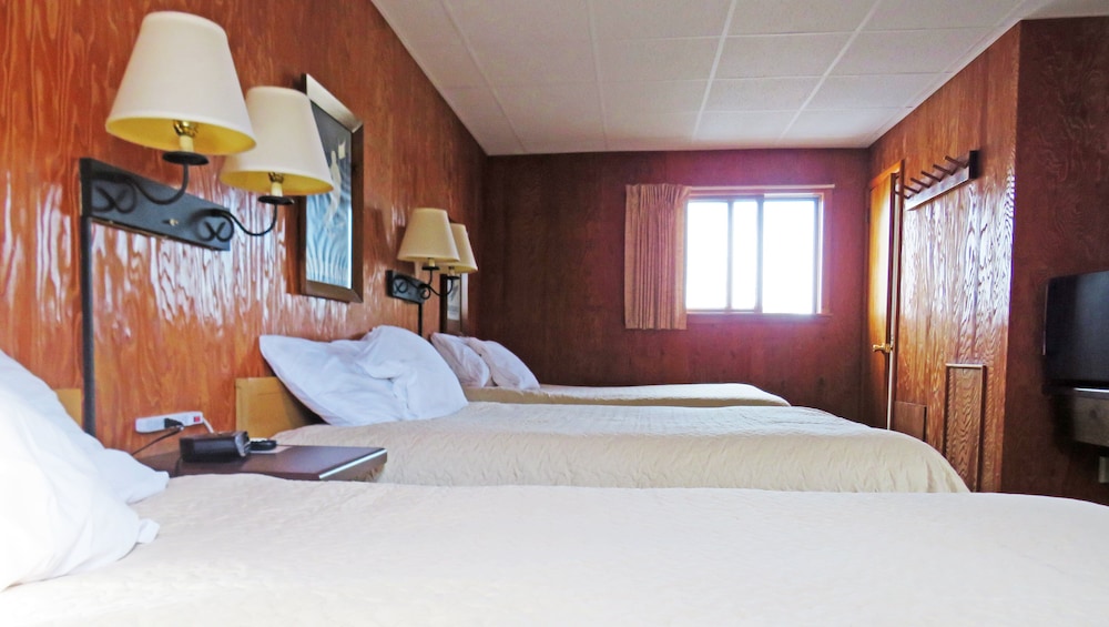 Indianhead Ironwood Motel - photo 18