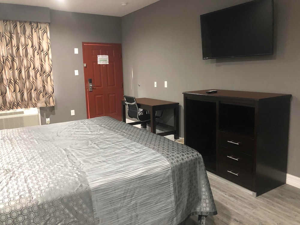 Atlantis Inn and Suites - photo 18