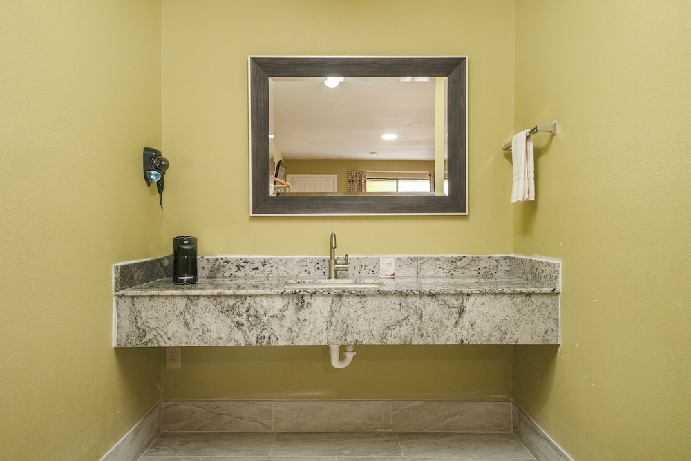 Aransas Bay Inn & Suites Corpus Christi by OYO - photo 32
