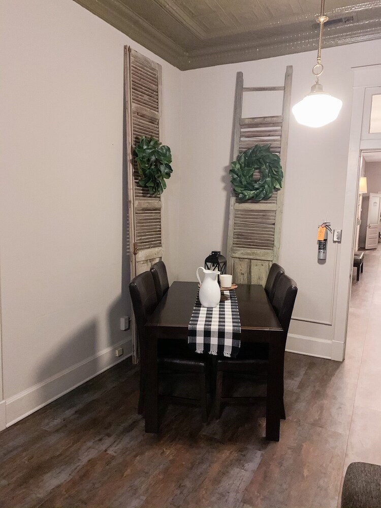 The Loft on the Square Guest Suites - photo 23