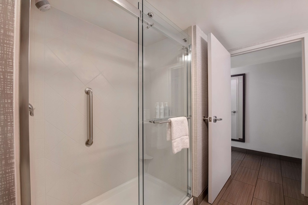 Hampton Inn Anderson Alliance Business Park - photo 16