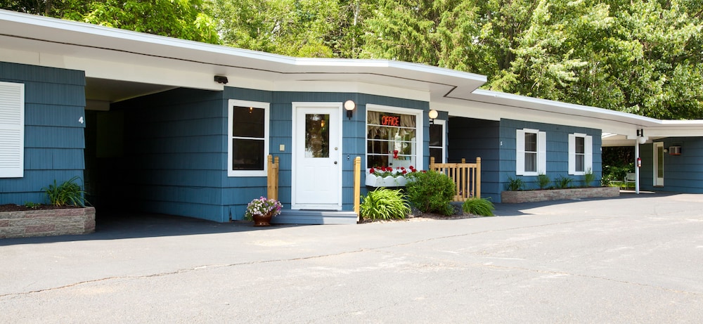 Whispering Winds Motel - photo 23