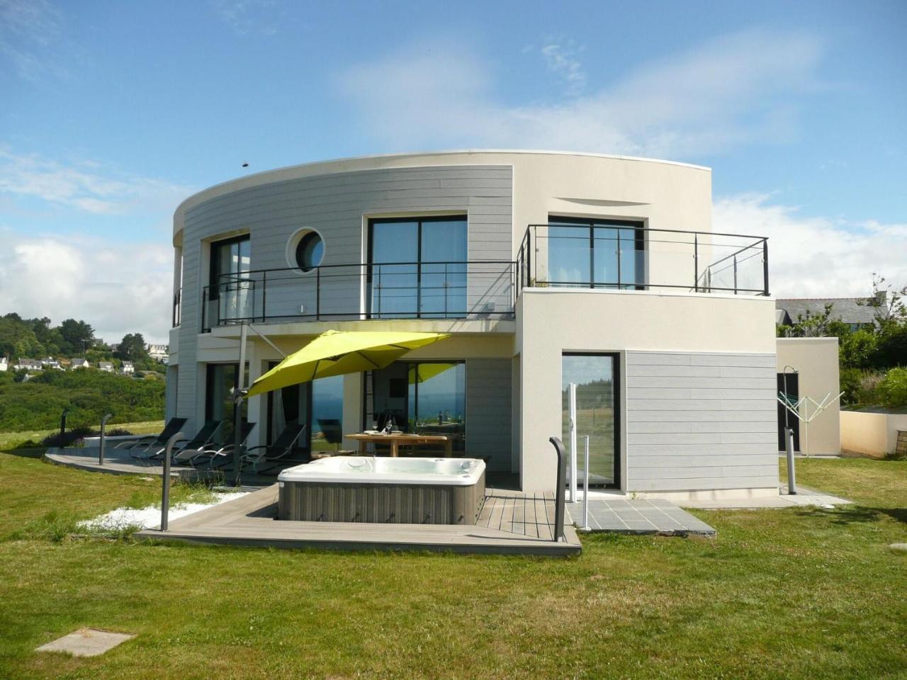 Villa in Telgruc Sur Mer with Sea Views & Jacuzzi — 4-Star Luxury Hotel in Telgruc-Sur-Mer, France