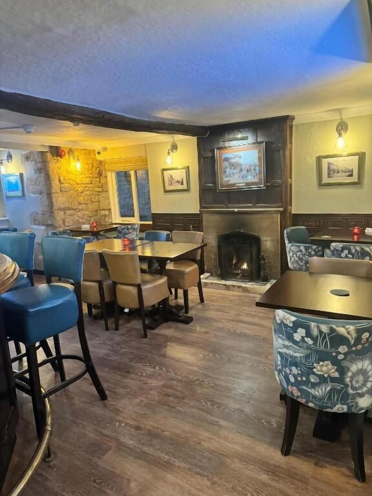 The Crown Hotel - carbon neutral hotel in Moreton In Marsh