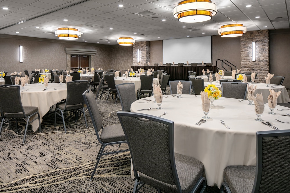 Holiday Inn Hotel & Suites Des Moines Northwest by IHG - photo 41
