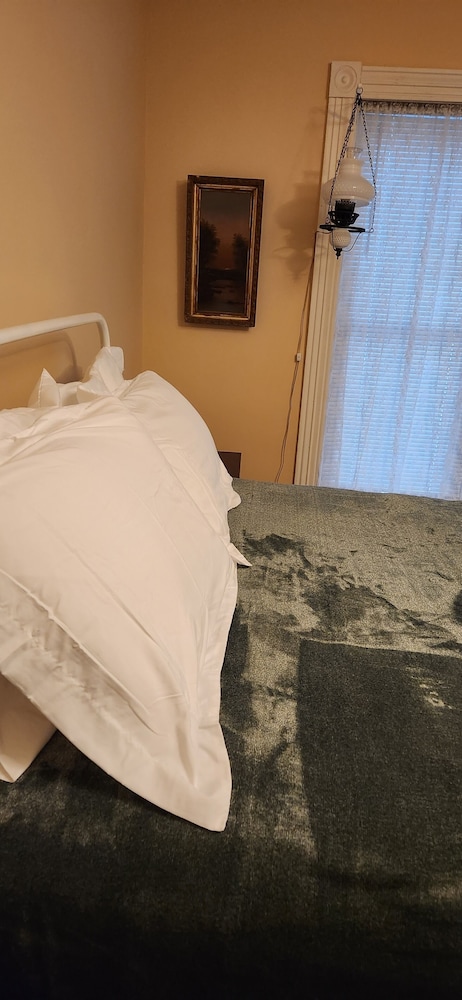 Oaklawn Inn Llc - photo 18